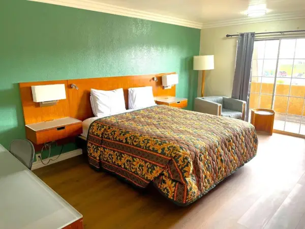 Relax Inn 10