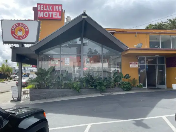 Relax Inn 4